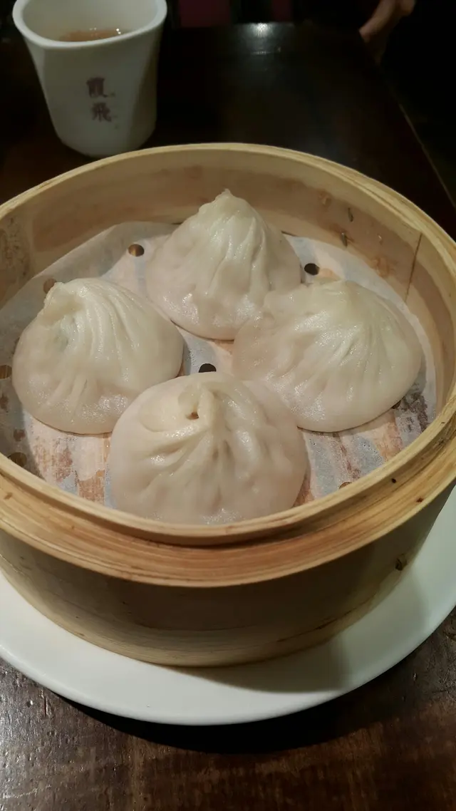 八個字：皮薄餡靚多汁夠熱。