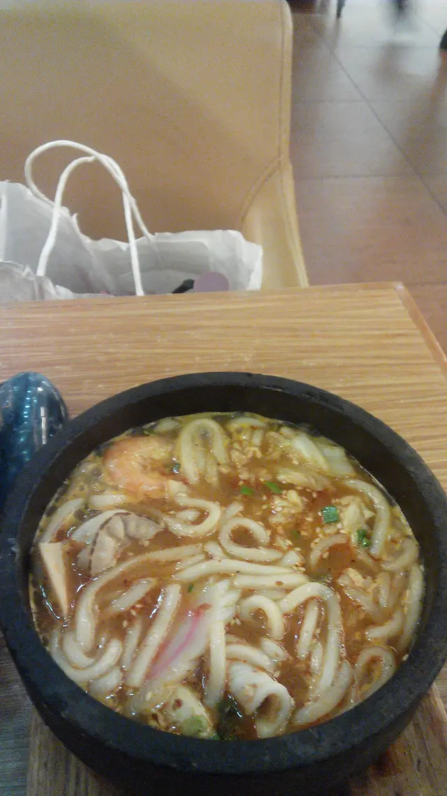 海鮮辛辣手打烏冬62元