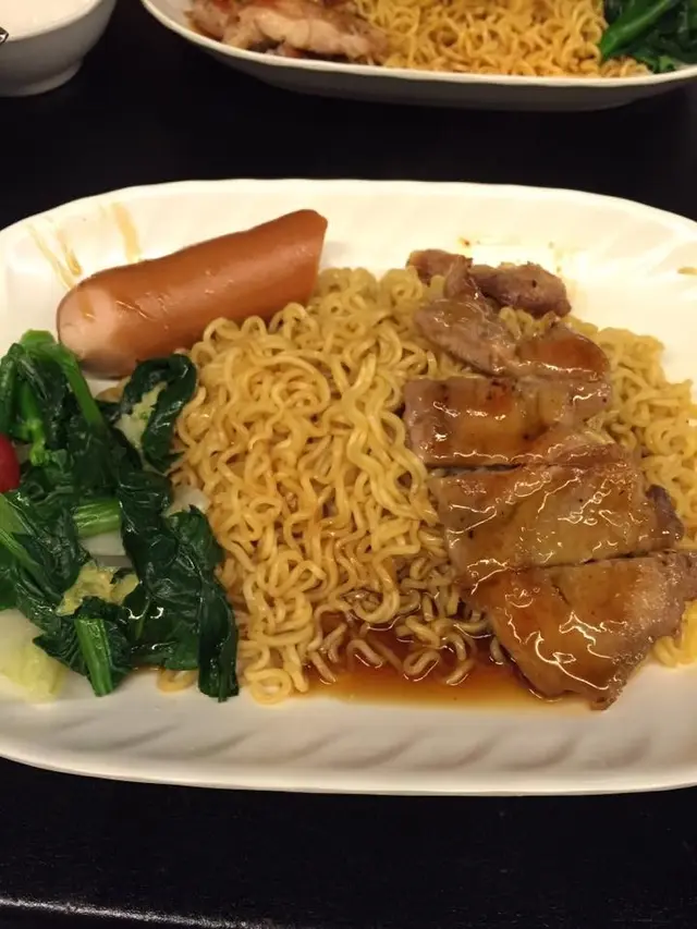 司華力腸雞扒撈麵