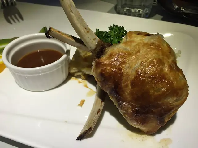 酥皮釀焗鵝肝羊扒