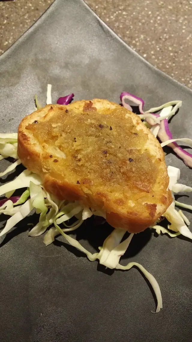 多士香脆金黃，沒有烤過頭，但欠點鵝肝香味