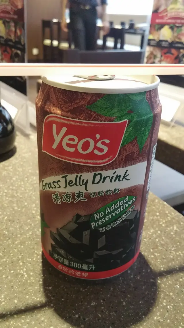 清涼爽即是有粒粒涼粉在內，入口感覺有趣順滑，不單只是糖水一罐