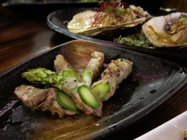 燒日本黑豚露筍卷