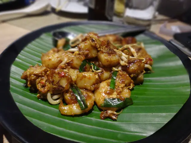 炒蘿蔔糕配鮮蝦($92)