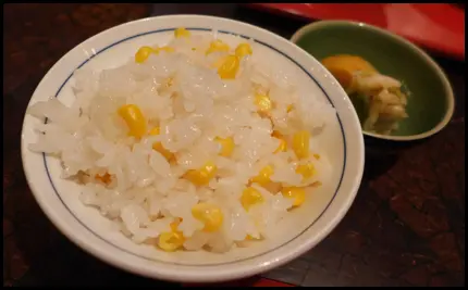 粟米珍珠米飯配漬物