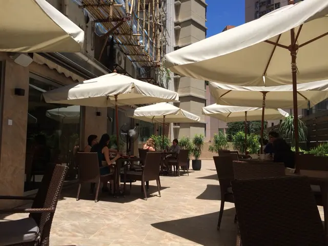 Outdoor seating zone