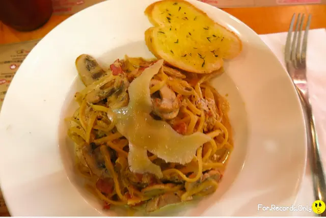 藍蟹肉煙肉白汁扁意粉