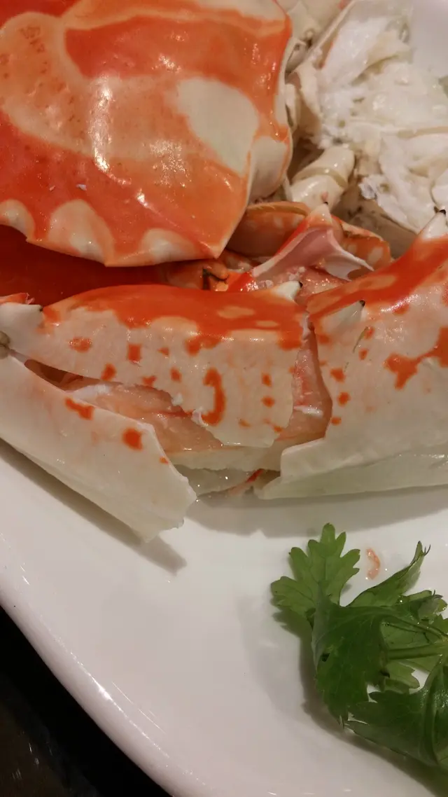 店方會幫忙拆蟹，並會稍為壓開蟹殼，吃的時候方便得多