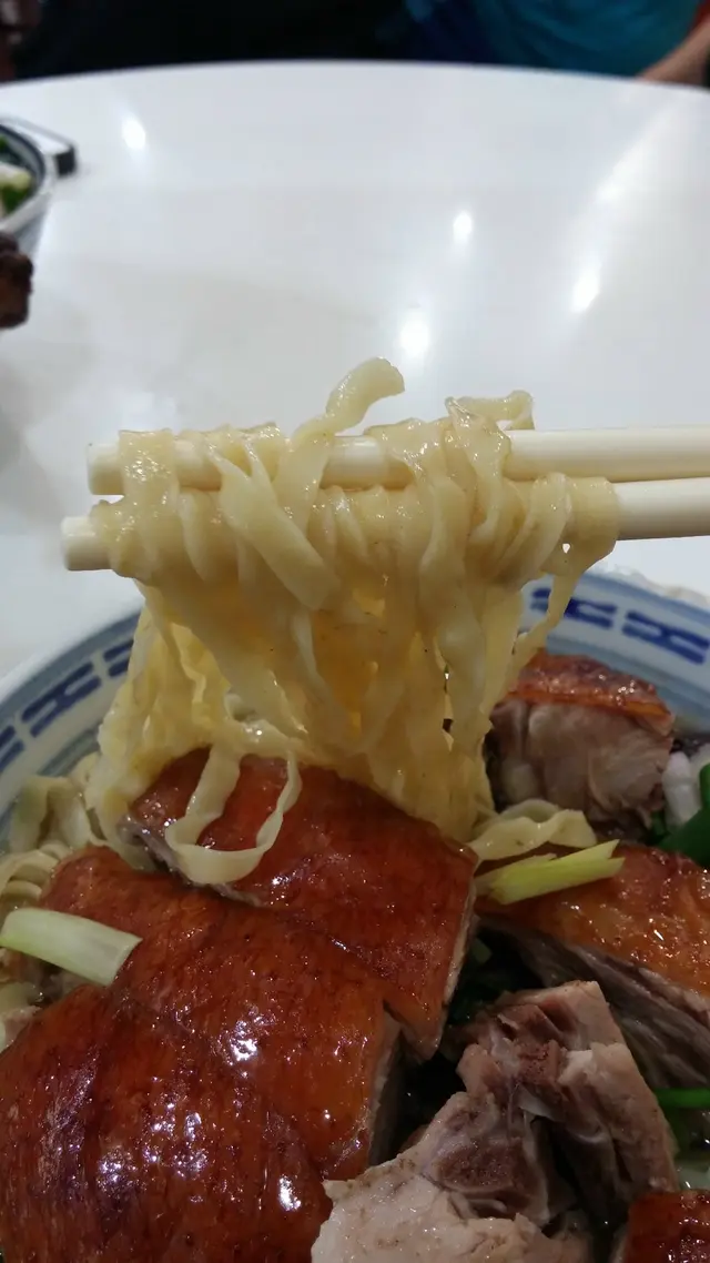 粗麵薄身但不稔爛,沒有煮得過度的粉糊感