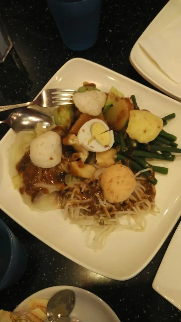 第一次聽過加多加多同第一次食，醬汁少辣，對於唔多食得辣既我黎講，相當唔錯，又開胃。唔錯