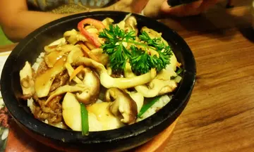 醬爆牛肉石頭鍋飯