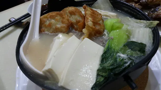 日式豚肉餃子鍋