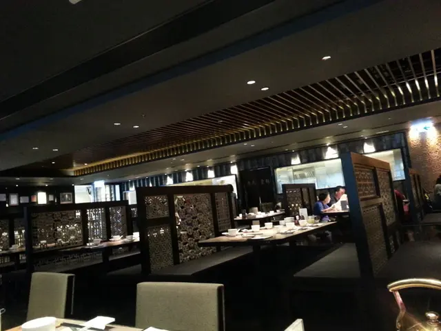從玻璃看穿廚部師傅之工作情況