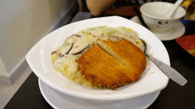 黑松露芝士焗吉烈豬扒飯