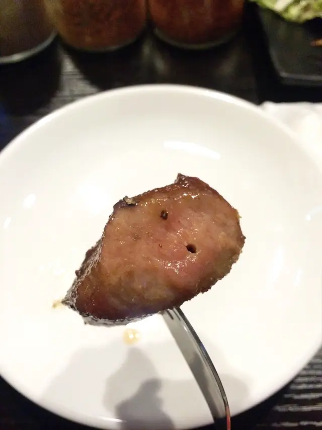 厚厚的牛舌軟滑非常,且充滿脂香