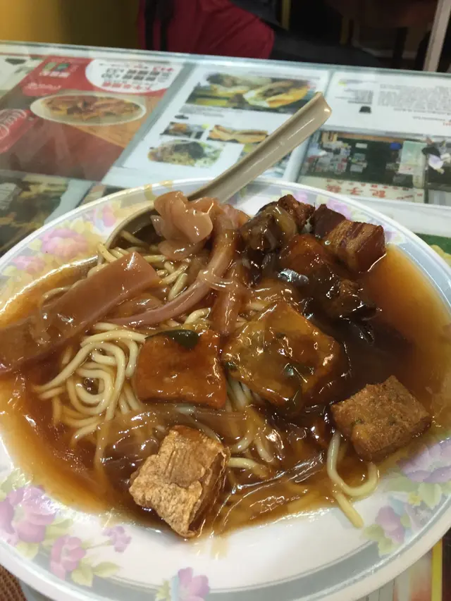 沙茶魷魚 腩肉 魚肉春卷 撈麵