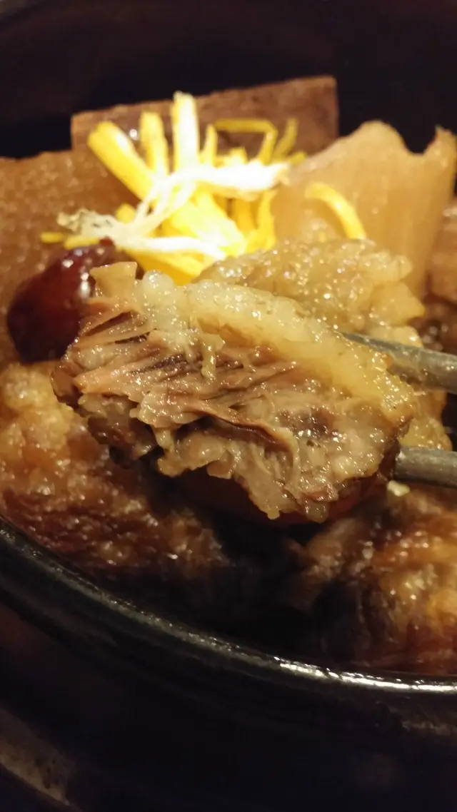 炆得綿鬆微化，肉香不失，重點是連油脂都溶溶的，香口不膩