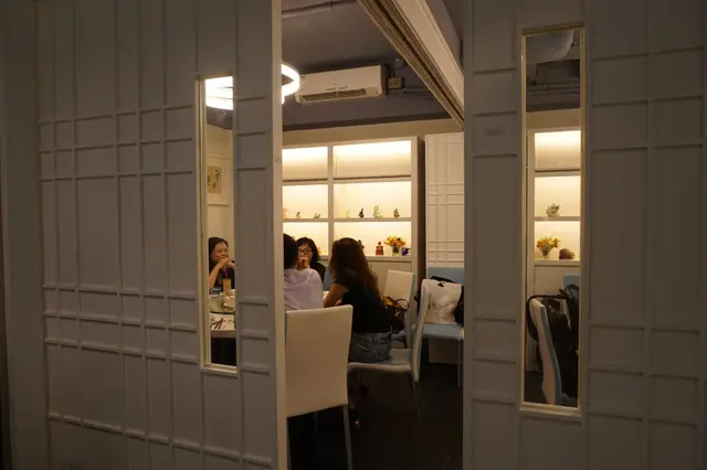 另設可容兩桌的VIP廳房