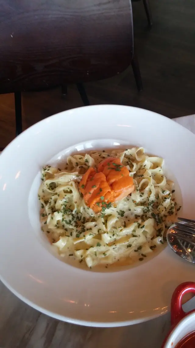 海膽扁麵配白松露忌廉汁