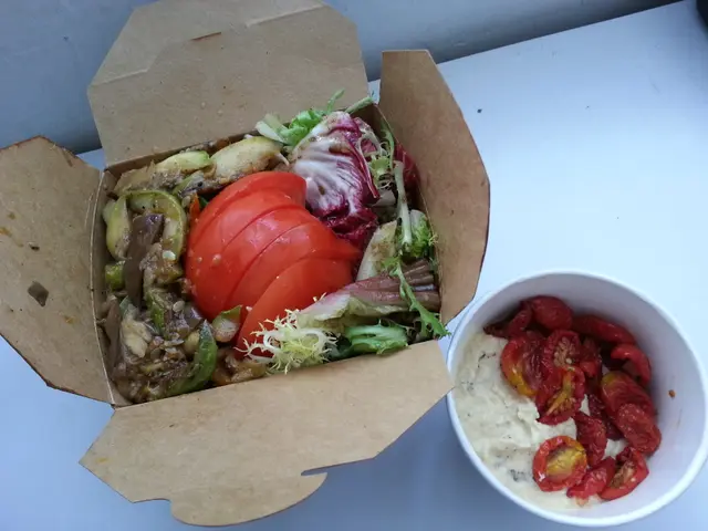 Quinoa, mix green, kale, tomato, slow dried tomatoes, hummus, roasred veggies