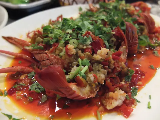 剁椒蒸開邊龍蝦