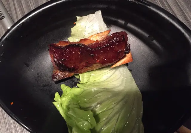 本人無點，賣相算吸引，朋友話帶蜜汁甜味好吃