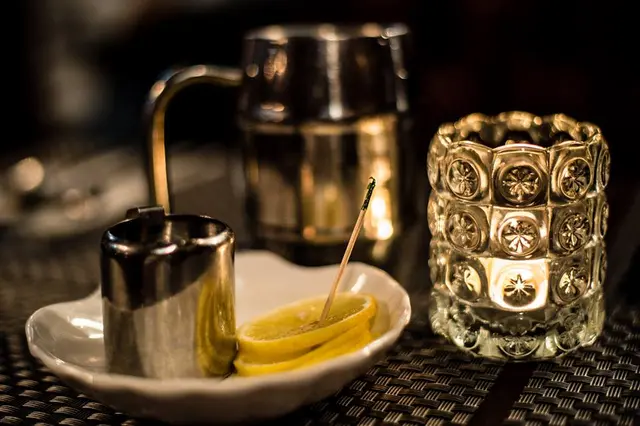 連凍檸茶檸檬及糖水都分開上,好多酒店都無依個服務