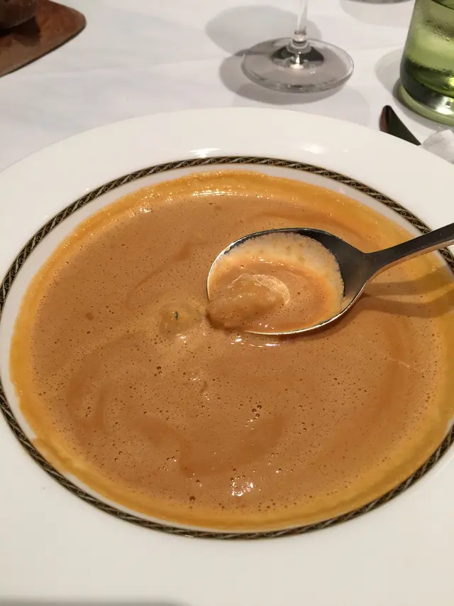 原本想飲洋蔥湯但之後跟dinner set 點左以個湯，味道不錯，將面包沾啲湯食，正！