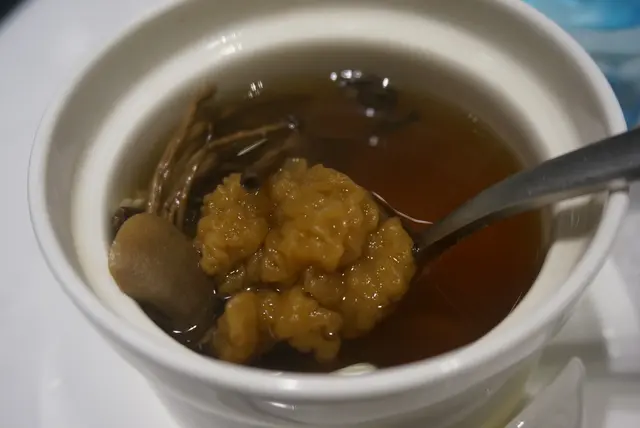 茶樹菇黃耳燉湯