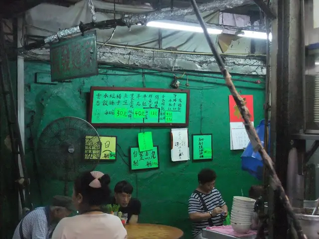 香港大排檔一定要有呢d綠色，至能叫香港大排檔!