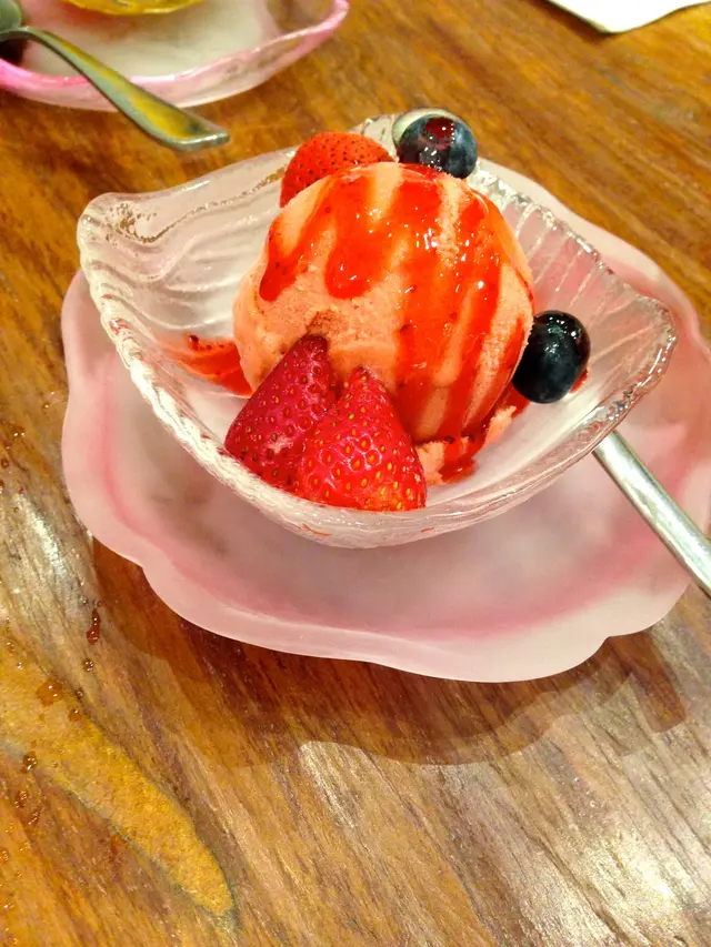 有點驚喜的草莓雪葩。