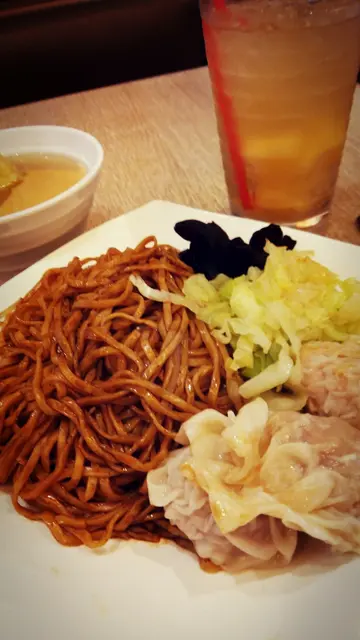 蝦子麵口味獨特,難得在香港可以遇到服務還不錯的一家店