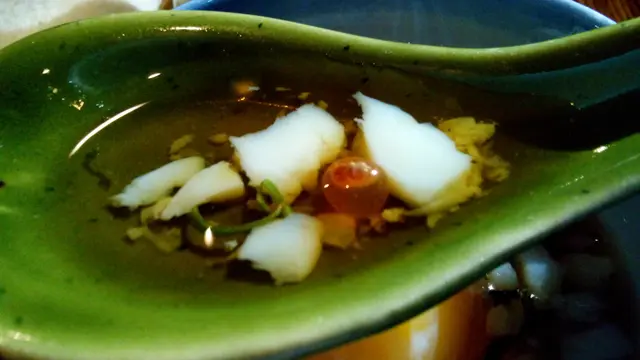 溫泉蛋及三文魚籽