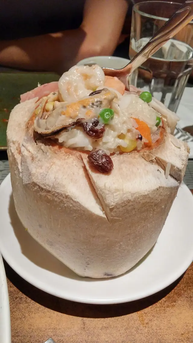 海鮮得面頭見到既3舊, 而飯係2個人份量都無