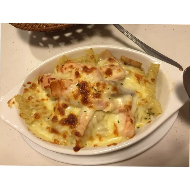 芝士焗香草那威三文魚意粉