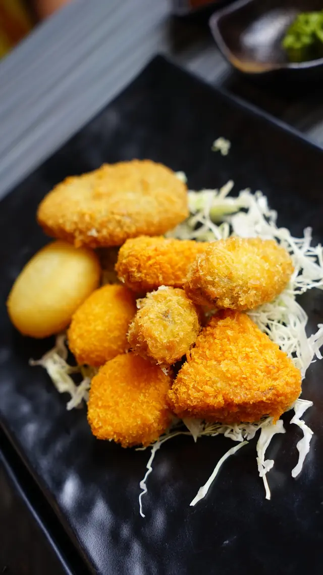 最驚喜的是炸墨魚餅、芝士年糕及帶子，完全是高水準之作。