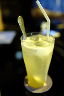 「青檸雪葩配薑汁柚子」特飲