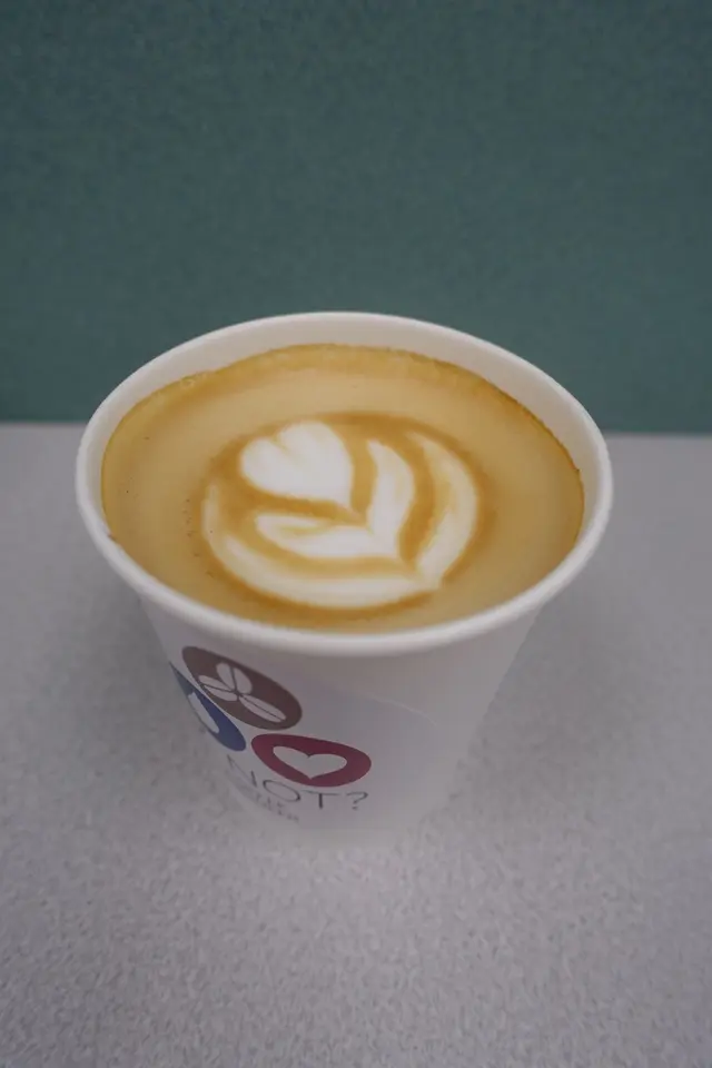 奶泡幼滑細膩，與 espresso 完美混合調和！