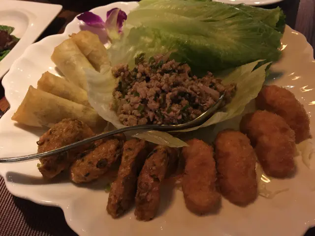 拼盤 （蝦餅，魚餅，春卷，生菜肉碎