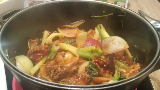 陸陸雞煲(例)