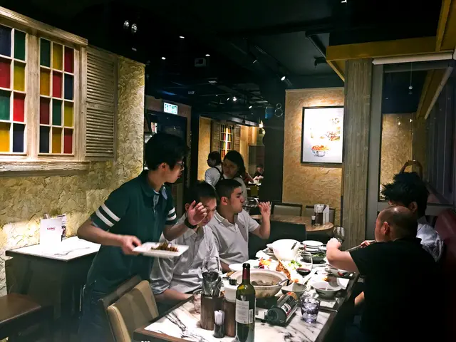 枱與枱之間都有一段距離，講秘密都唔駛驚隔離聽到！