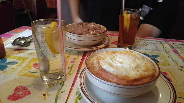 餐湯碗裝餐蛋麵