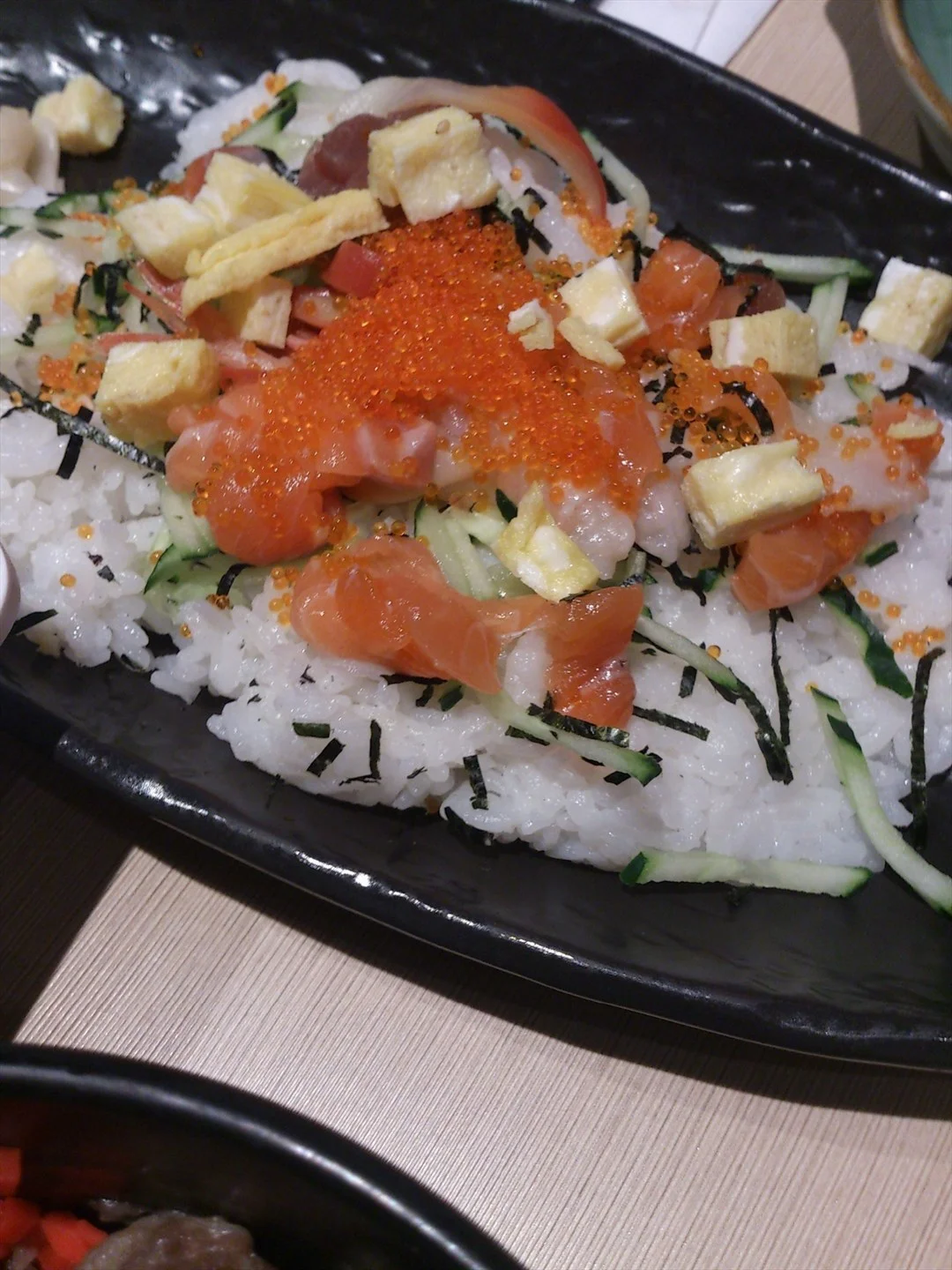 壽司飯 sashimi on that rice is not expected to be fresh