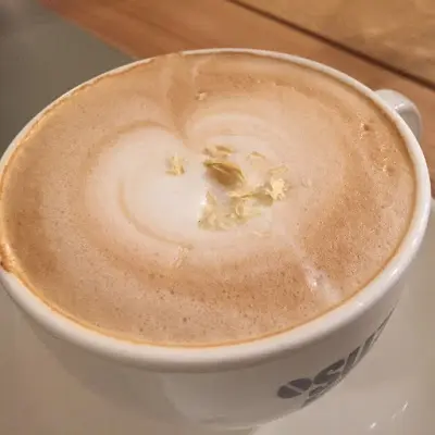 茉莉花鮮奶咖啡