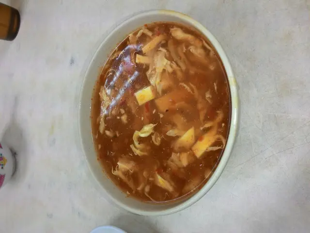 有分現成 & 即整....價錢都相差十幾蚊，我叫了現成的，好味，足料，可以再酸d辣d都得