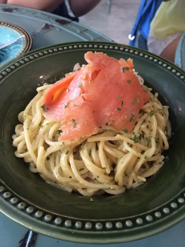 香草醬煙三文魚意粉