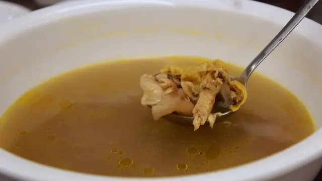 花膠響螺煲雞湯
