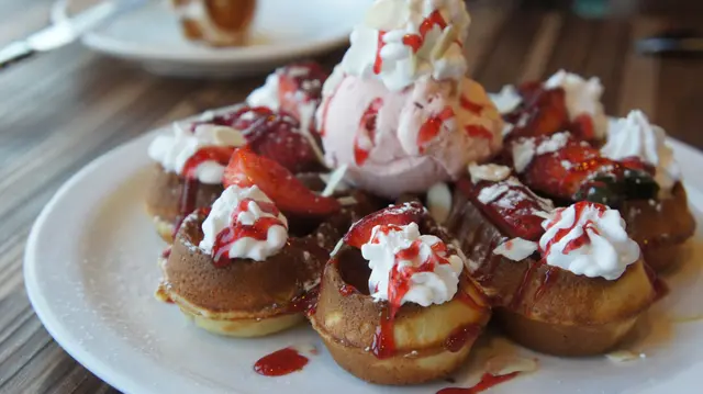 士多啤梨雪糕窩夫