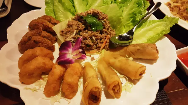 有蝦餅、魚餅、春卷、肉碎生菜包