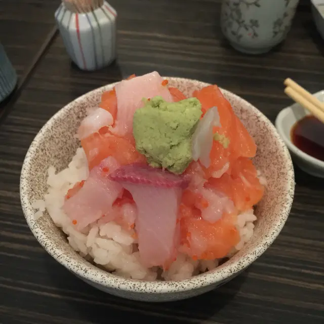 份量最大，個魚生不是角切，有大有小，不是必吃。